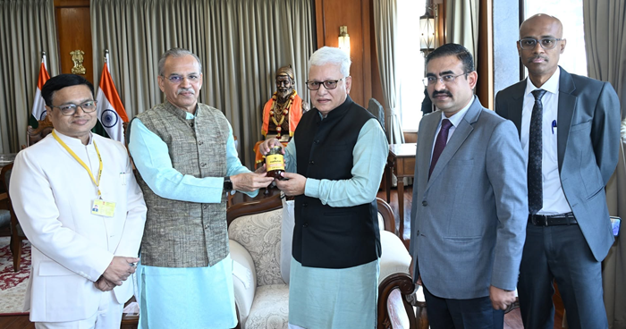 Khadi board Chairman calls on Maharashtra Governor
